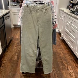 Donating 8-21 Women’s Size 6 Pale Green H&M Divided Jeans